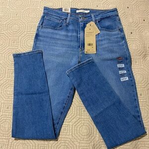 Levi's 721 High-Rise Skinny Jeans
10 Medium W30 L30